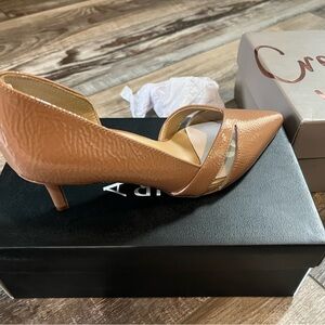 Naturalizer Tan Kitten Heel Pumps with Gold Accent